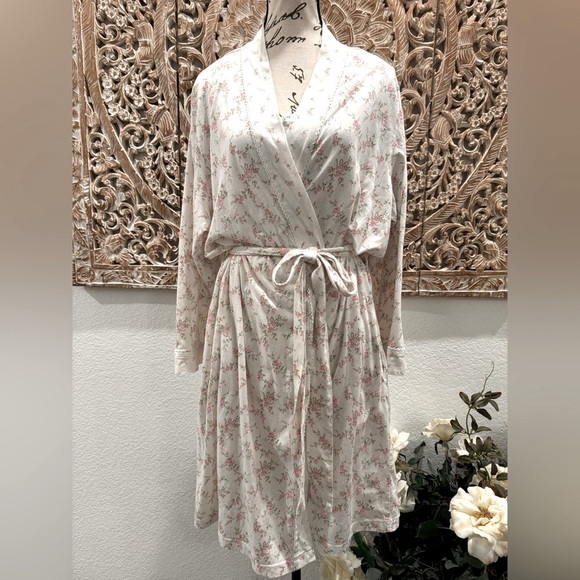 Midnight by Carole Hochman Other - Carole Hochman White & Pink Floral Night Gown & Robe Sleepwear Set- size 2X